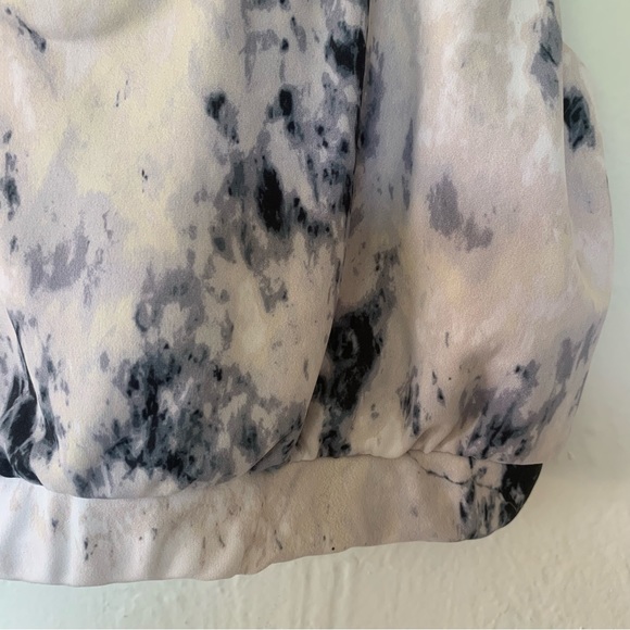 Strut-This Revolve Marble Tie Dye Criss Cross Back Sports Bra - Picture 4 of 6